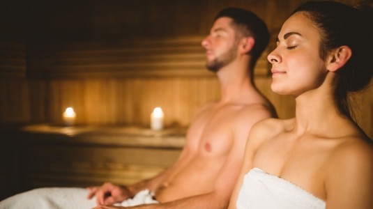 Paar in Sauna