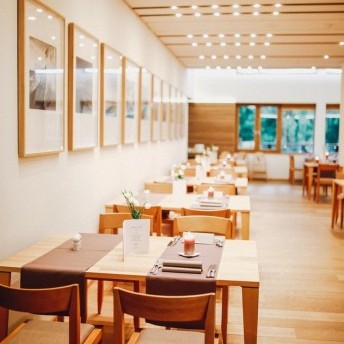 Restaurantansicht mit Fenster